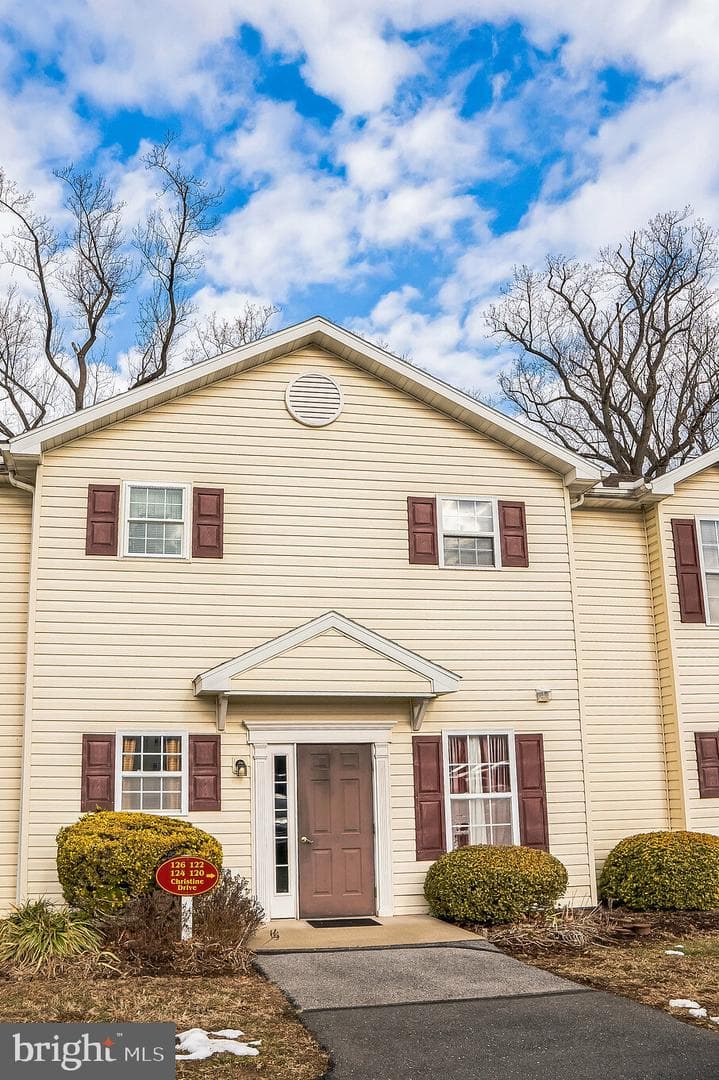122 Christine Drive photo 3