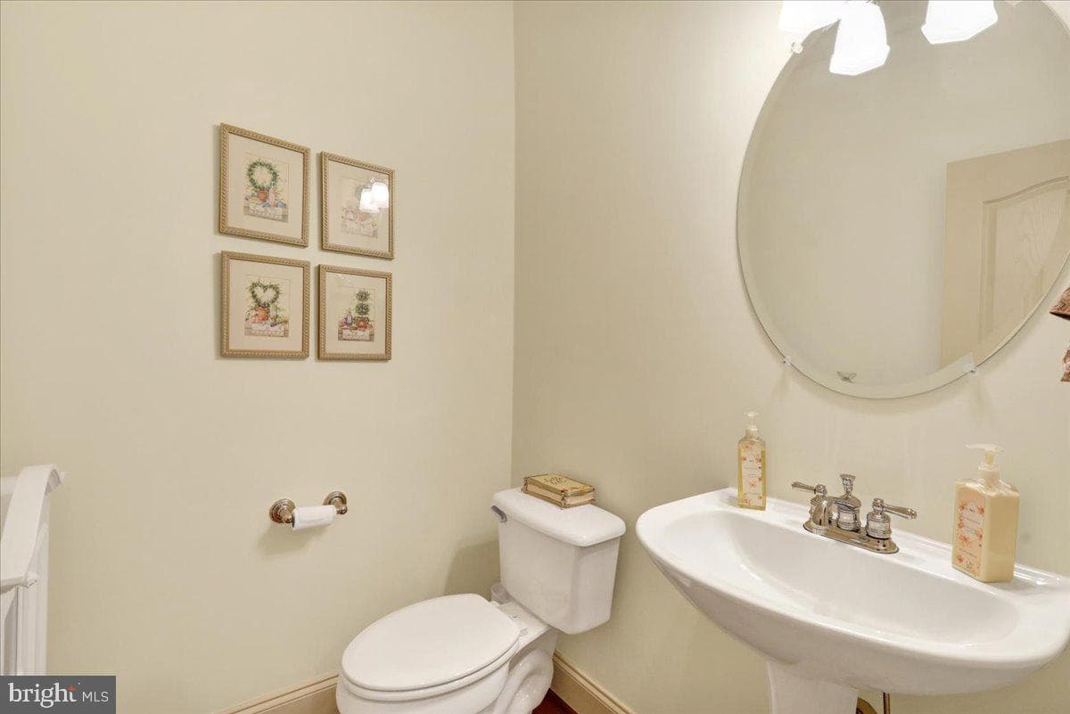 3304 Harwood Lane photo 7