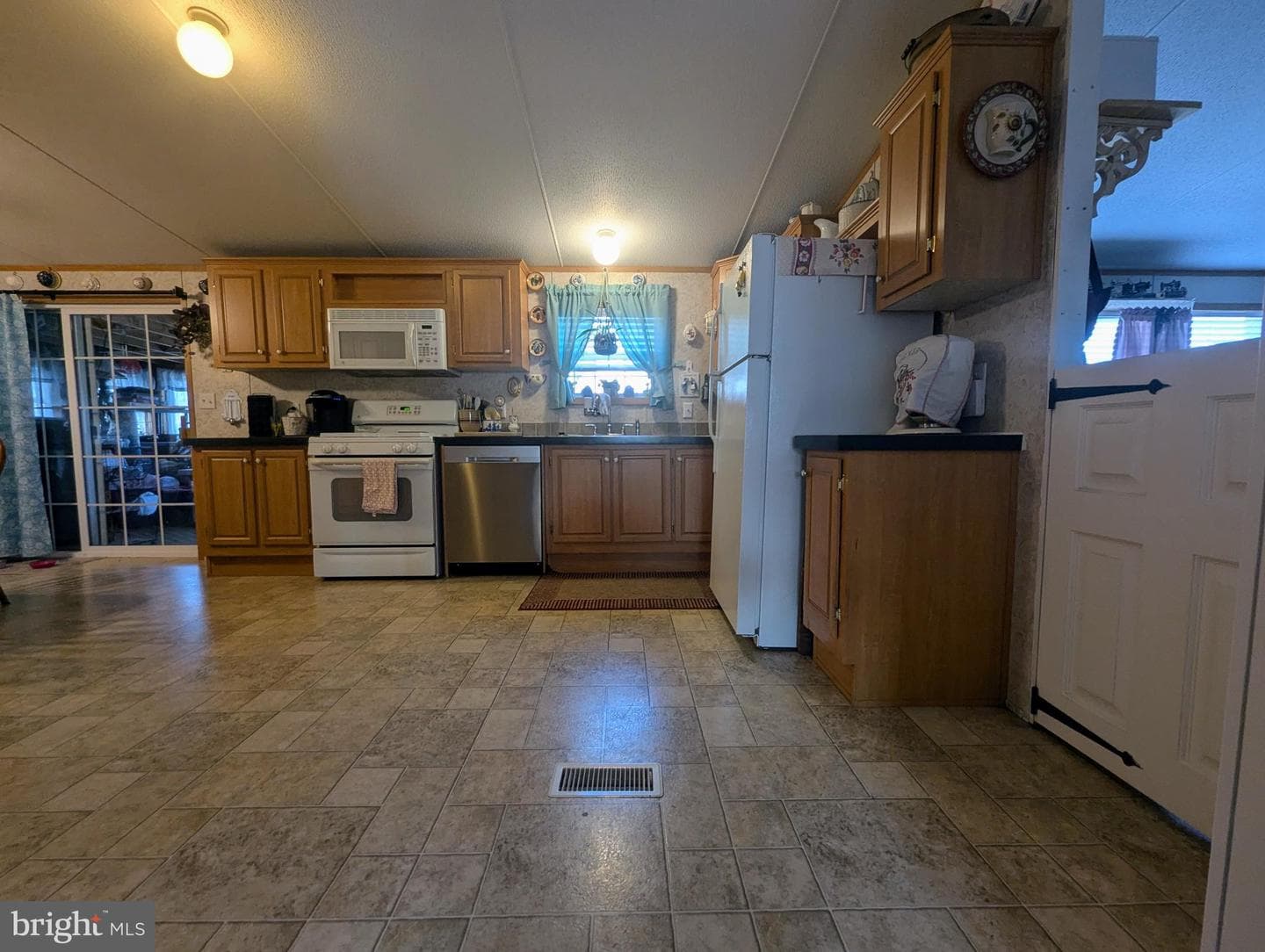 525 Elm Avenue photo 20
