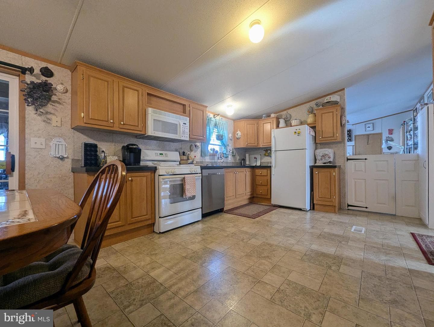 525 Elm Avenue photo 27