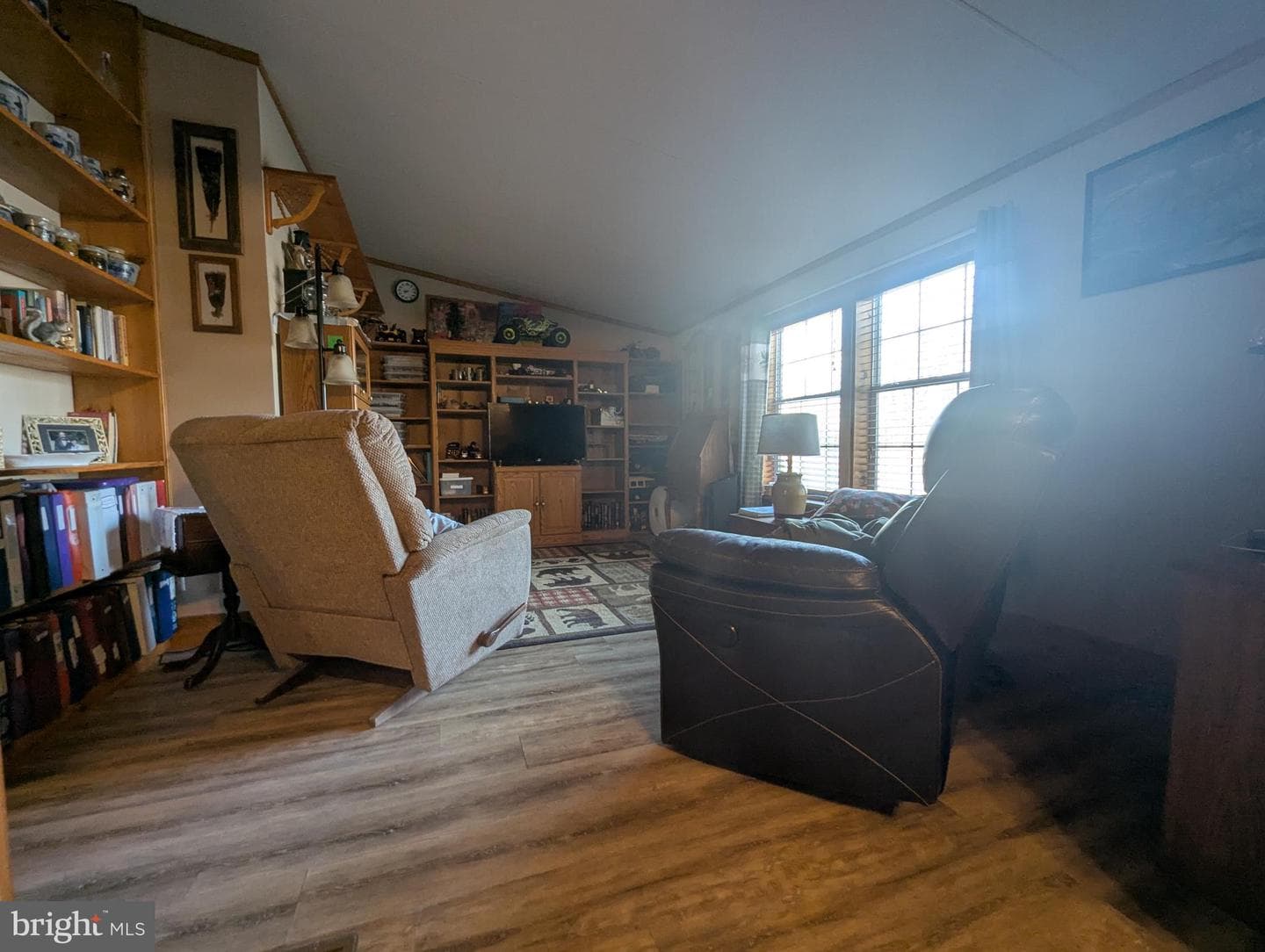 525 Elm Avenue photo 29
