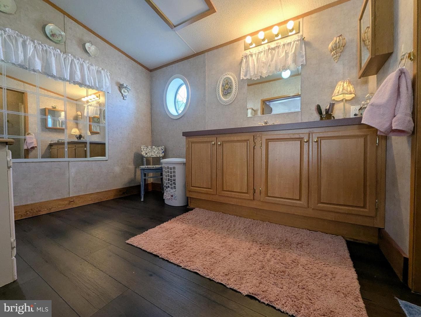 525 Elm Avenue photo 61