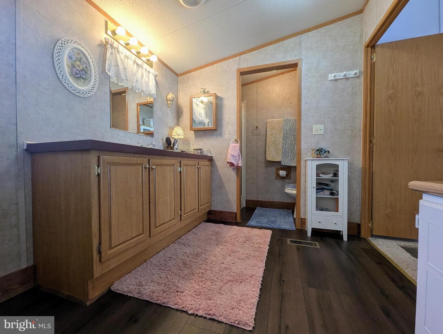 525 Elm Avenue photo 62