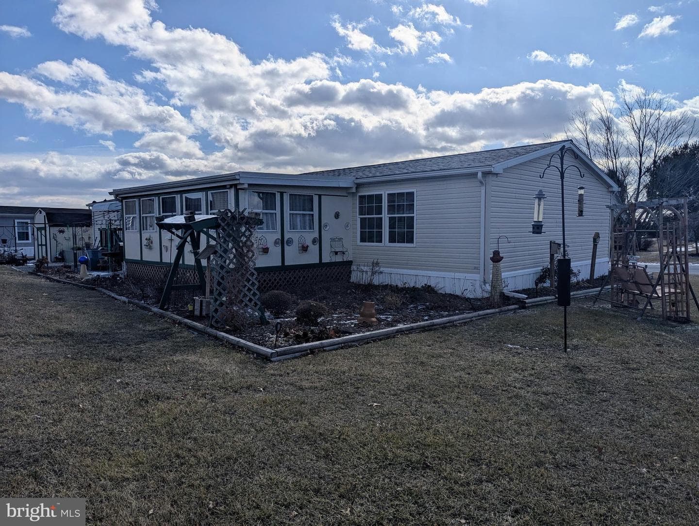 525 Elm Avenue photo 7