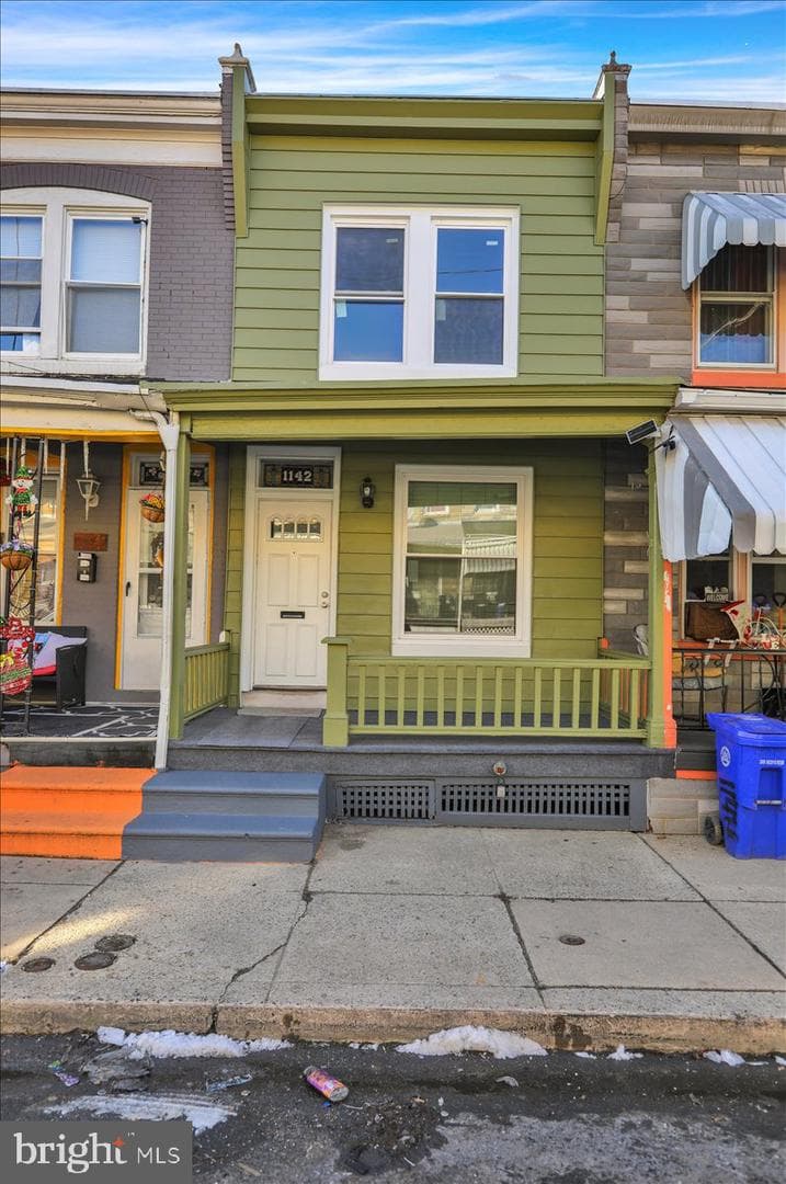 1142 Birch Street photo 2