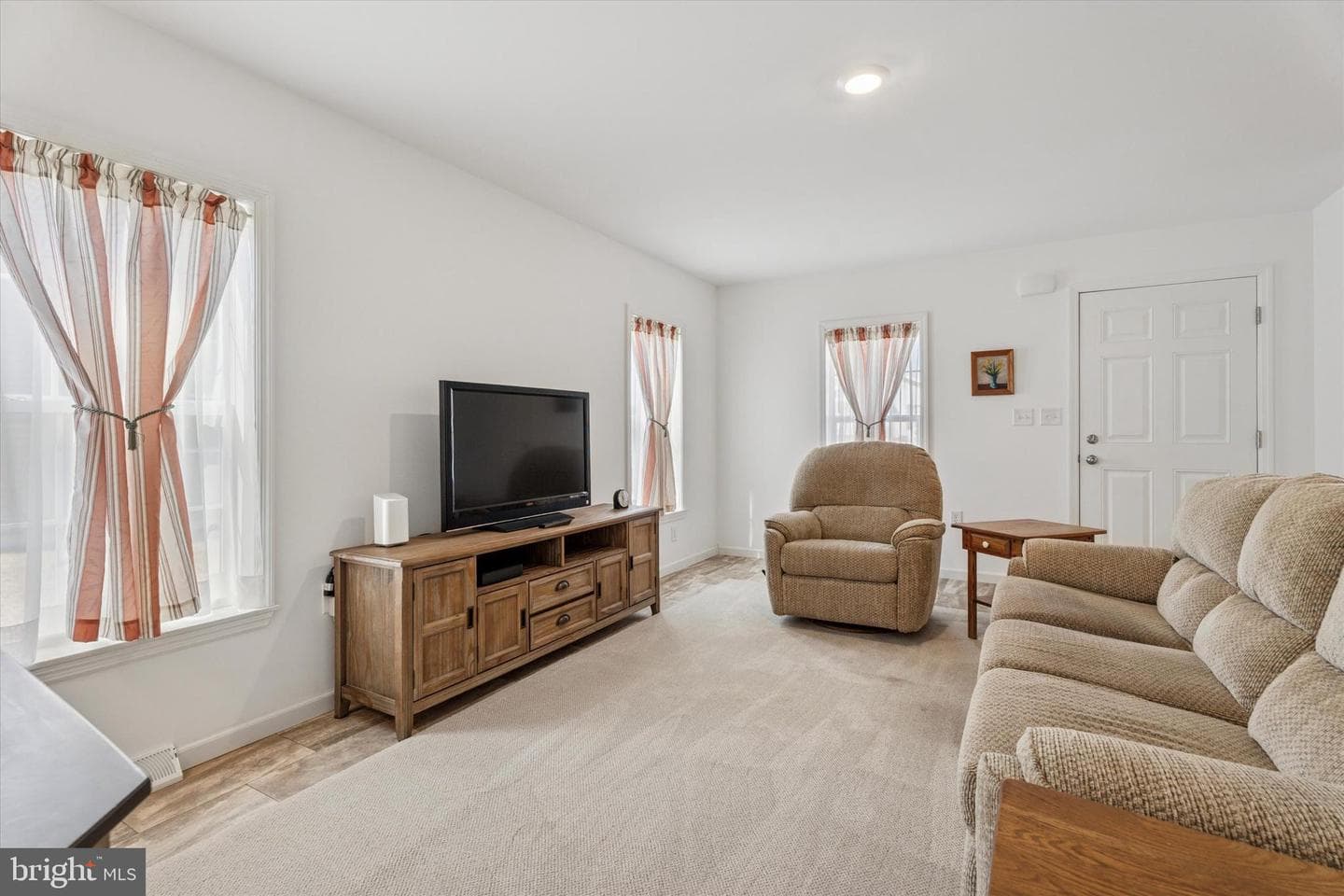 20 Daphne Court photo 3