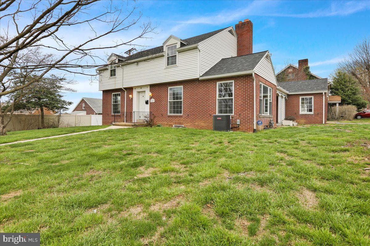 1403 College Avenue photo 3