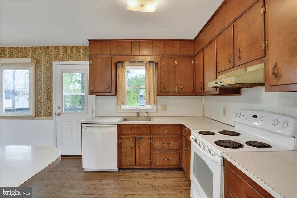 410 Laurelwood Drive photo 16