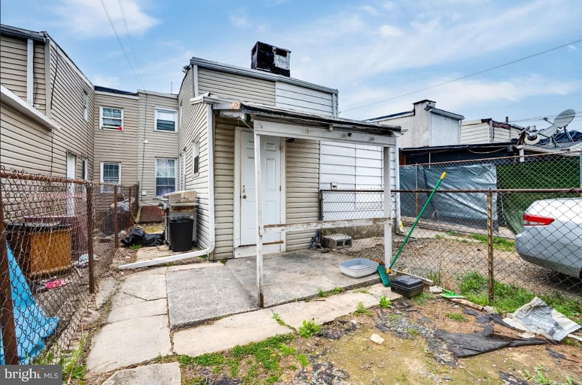 235 Maple Street photo 18