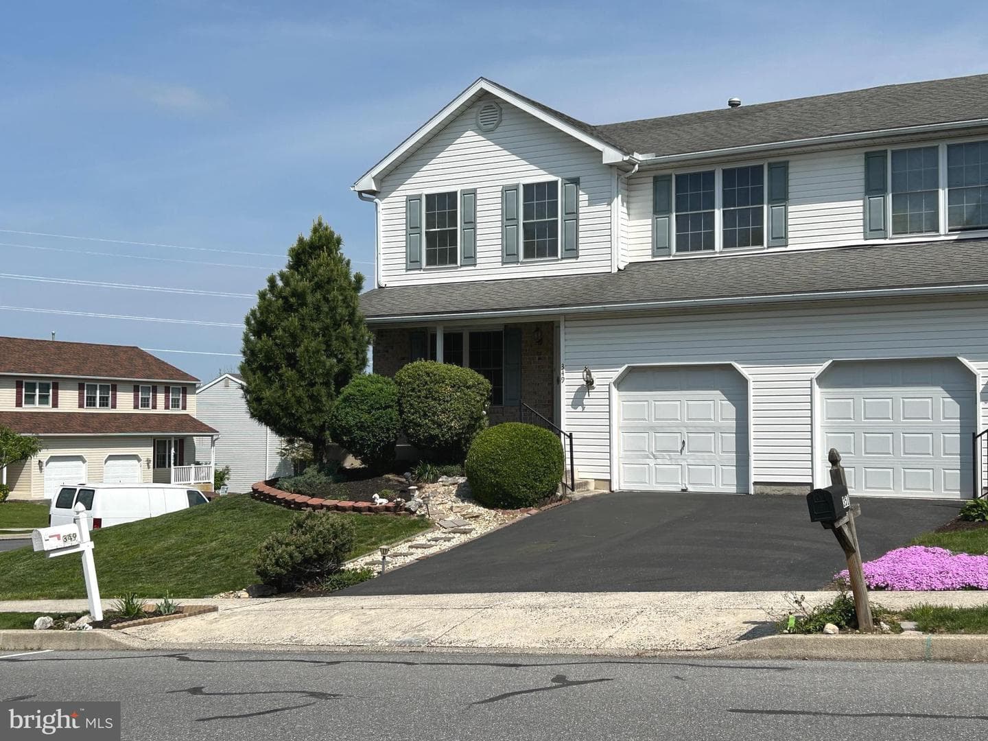 349 Oneida Drive photo 2
