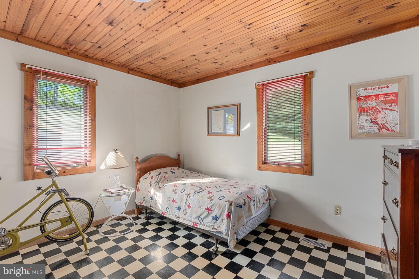 2033 Weisstown Road photo 34