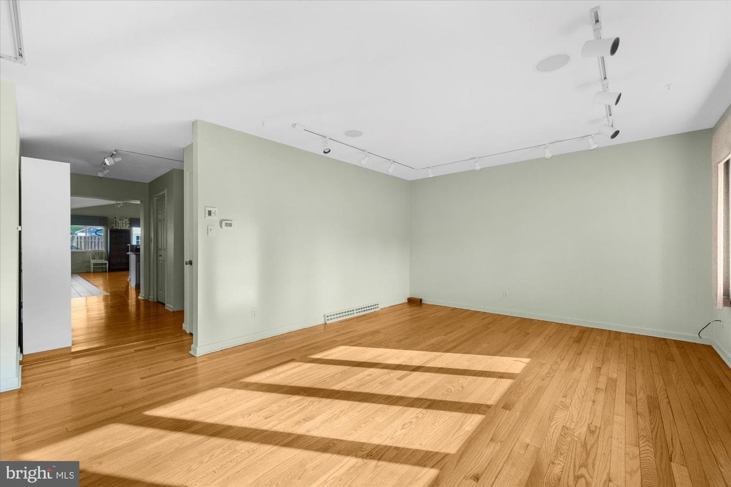 464 E Walnut Street photo 11