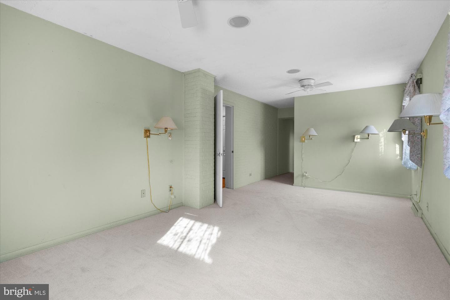 464 E Walnut Street photo 21