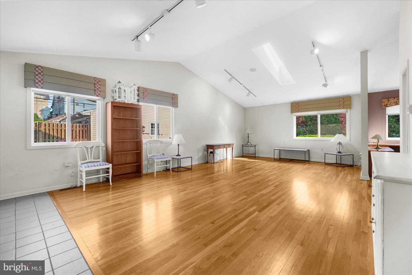 464 E Walnut Street photo 9