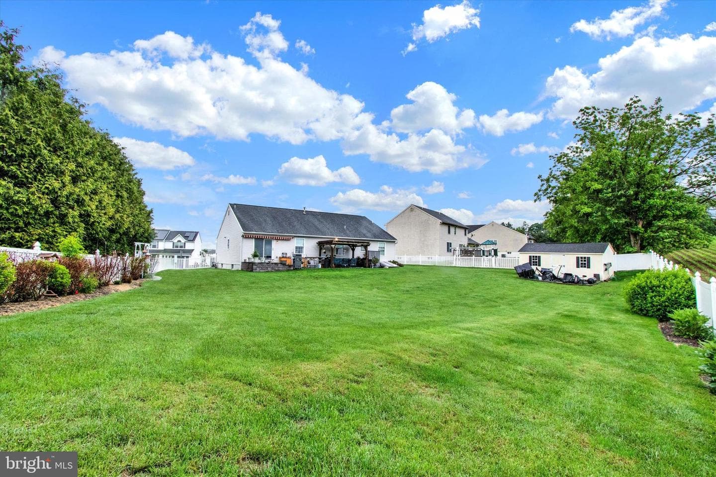 60 Walnut Drive W photo 23