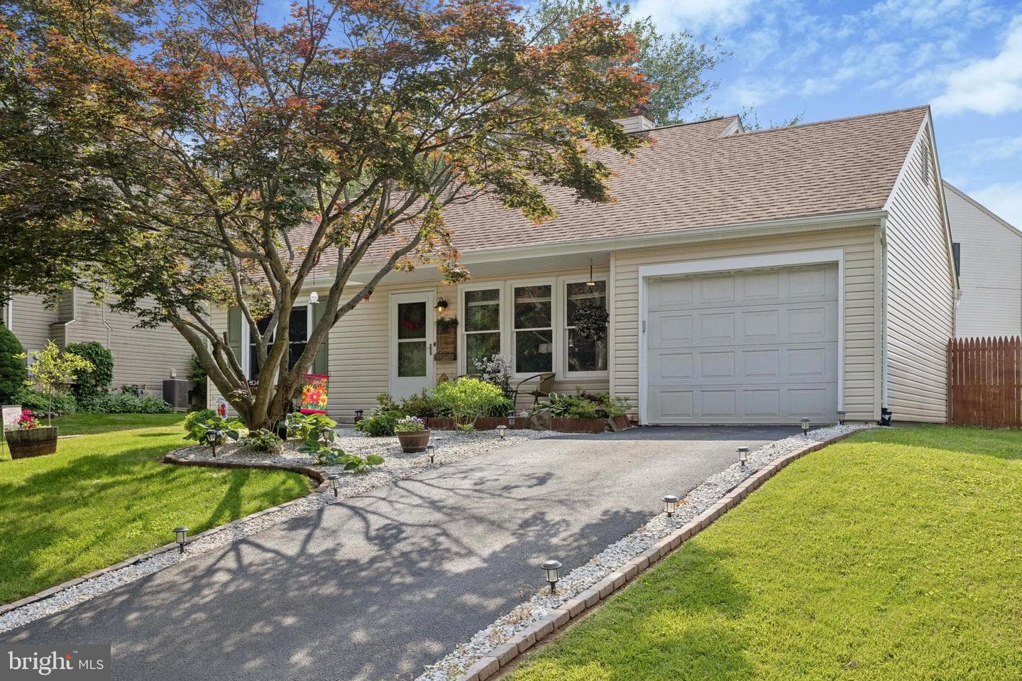 984 Rill Road photo 2