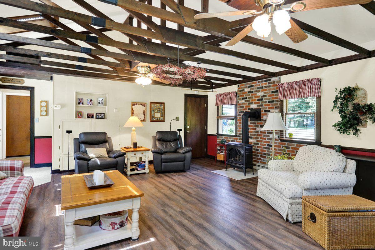 565 Shelbourne Road photo 18