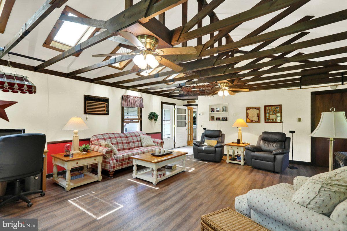 565 Shelbourne Road photo 19
