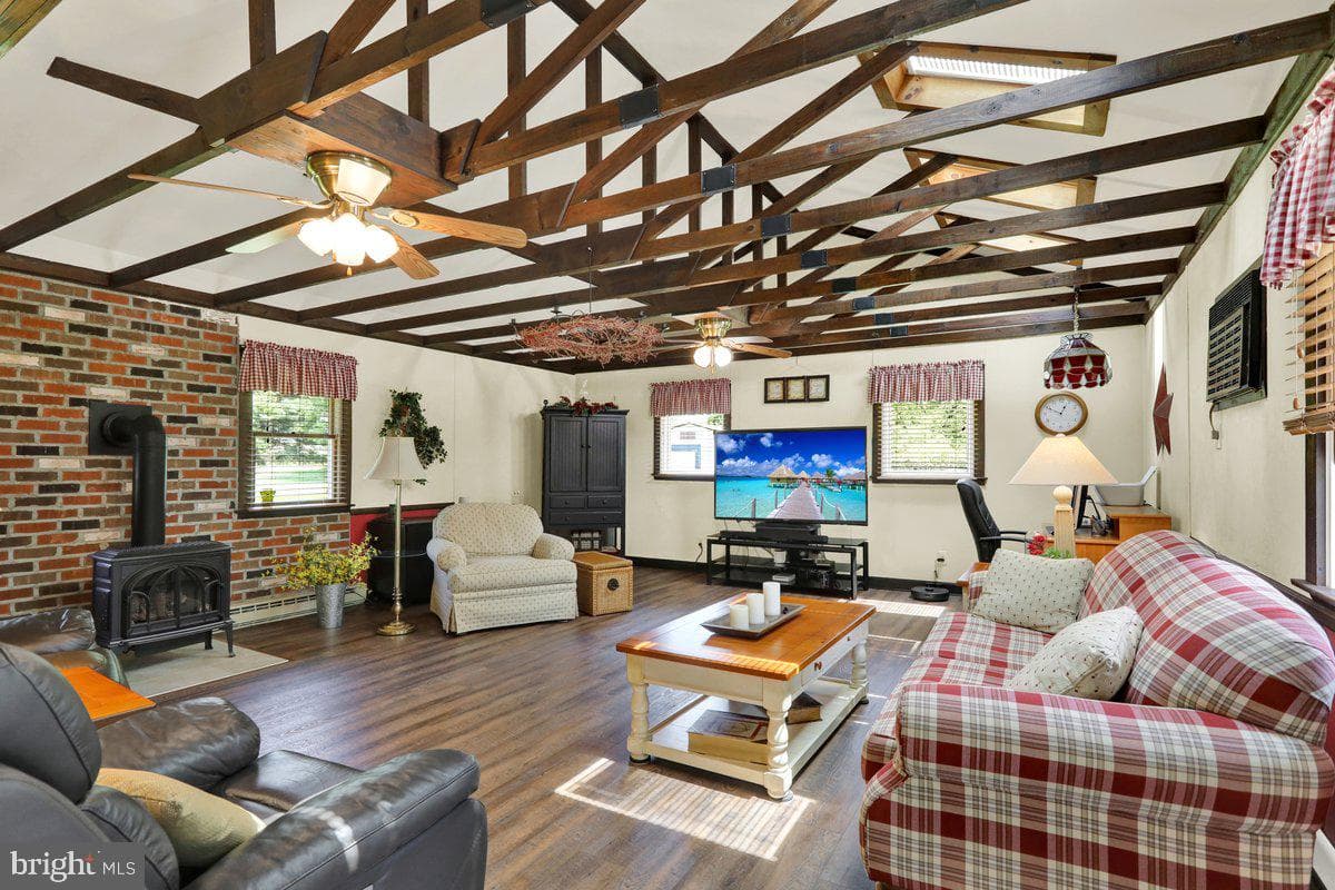 565 Shelbourne Road photo 21