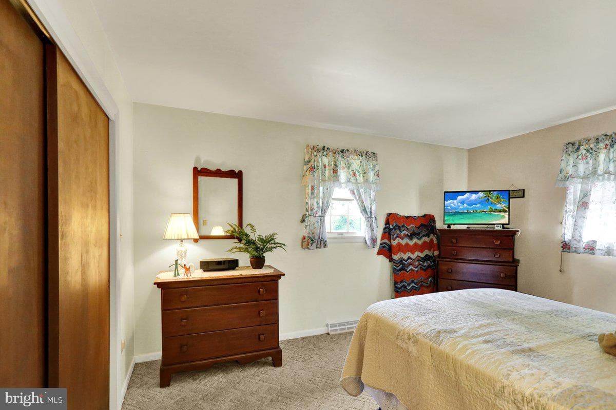 565 Shelbourne Road photo 26