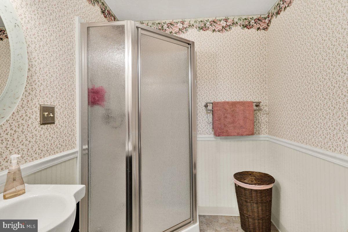 565 Shelbourne Road photo 27