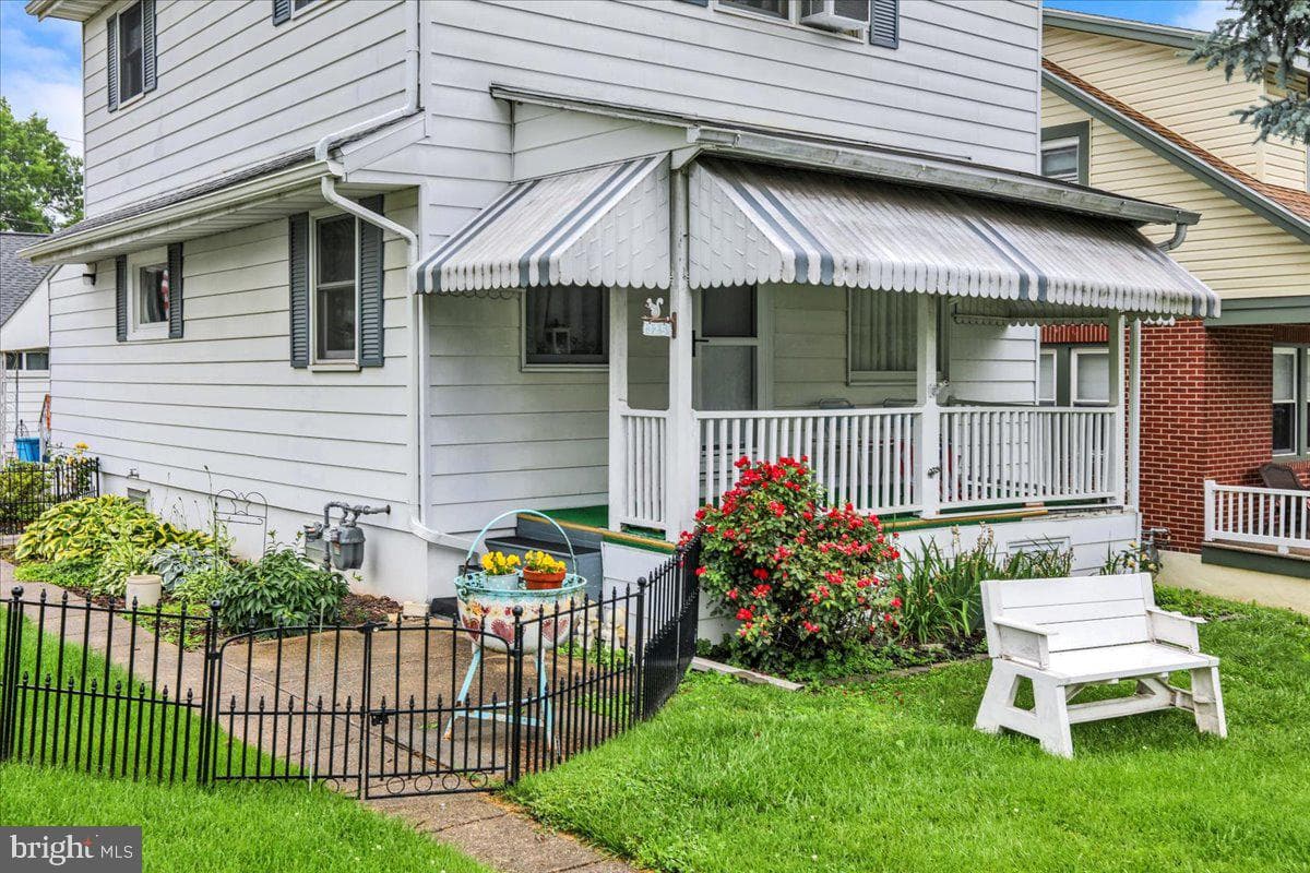 325 Summit Avenue photo 2