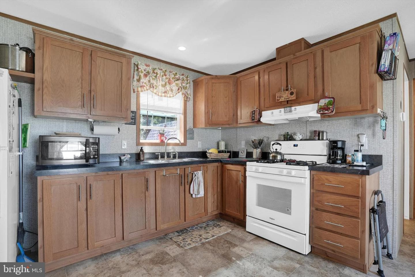 325 Bordic Road photo 8