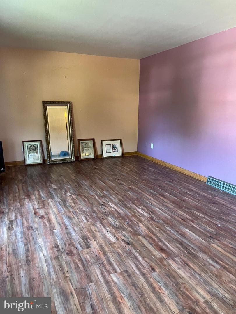 436 E Walnut Street photo 4