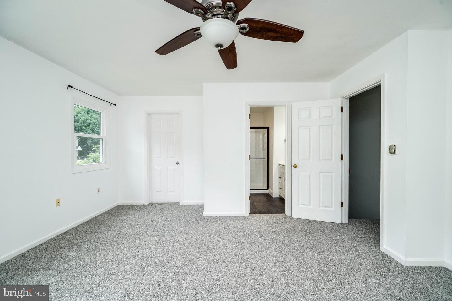 425 Grove Avenue photo 26