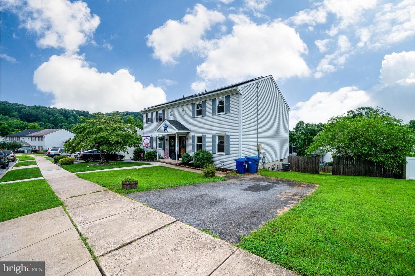 425 Grove Avenue photo 3