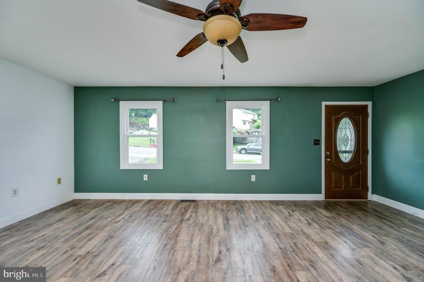 425 Grove Avenue photo 7