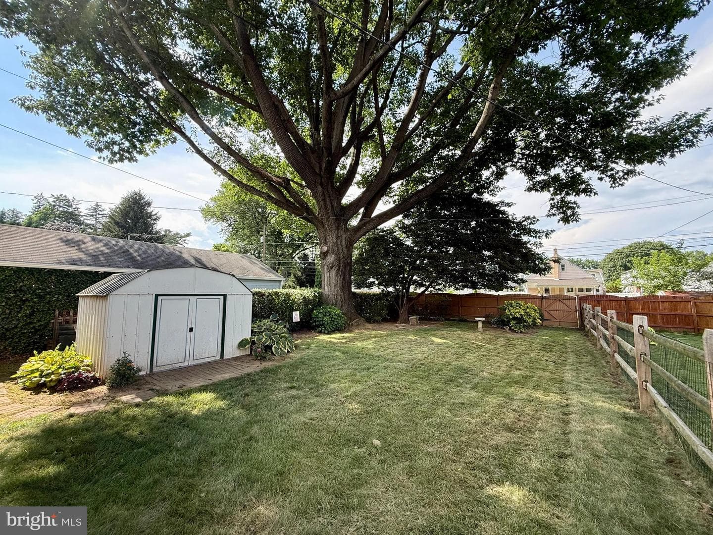 2241 Garfield Avenue photo 2