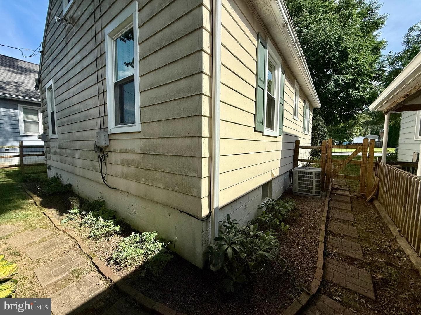 2241 Garfield Avenue photo 32