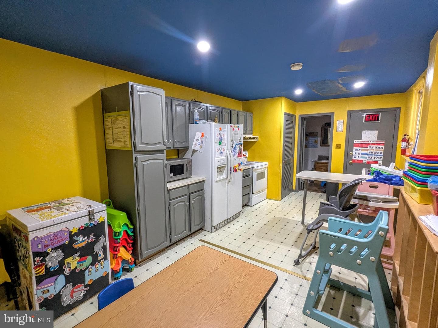 205 W Greenwich Street photo 3