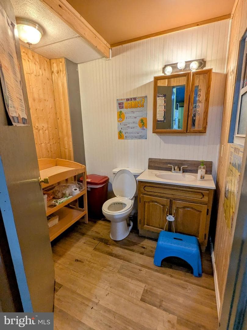 205 W Greenwich Street photo 6