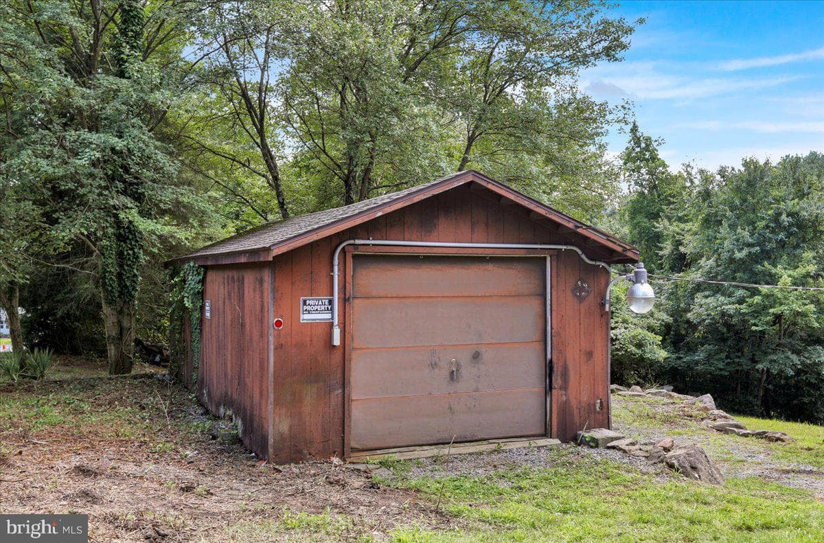 843 Ridgeway Road photo 17