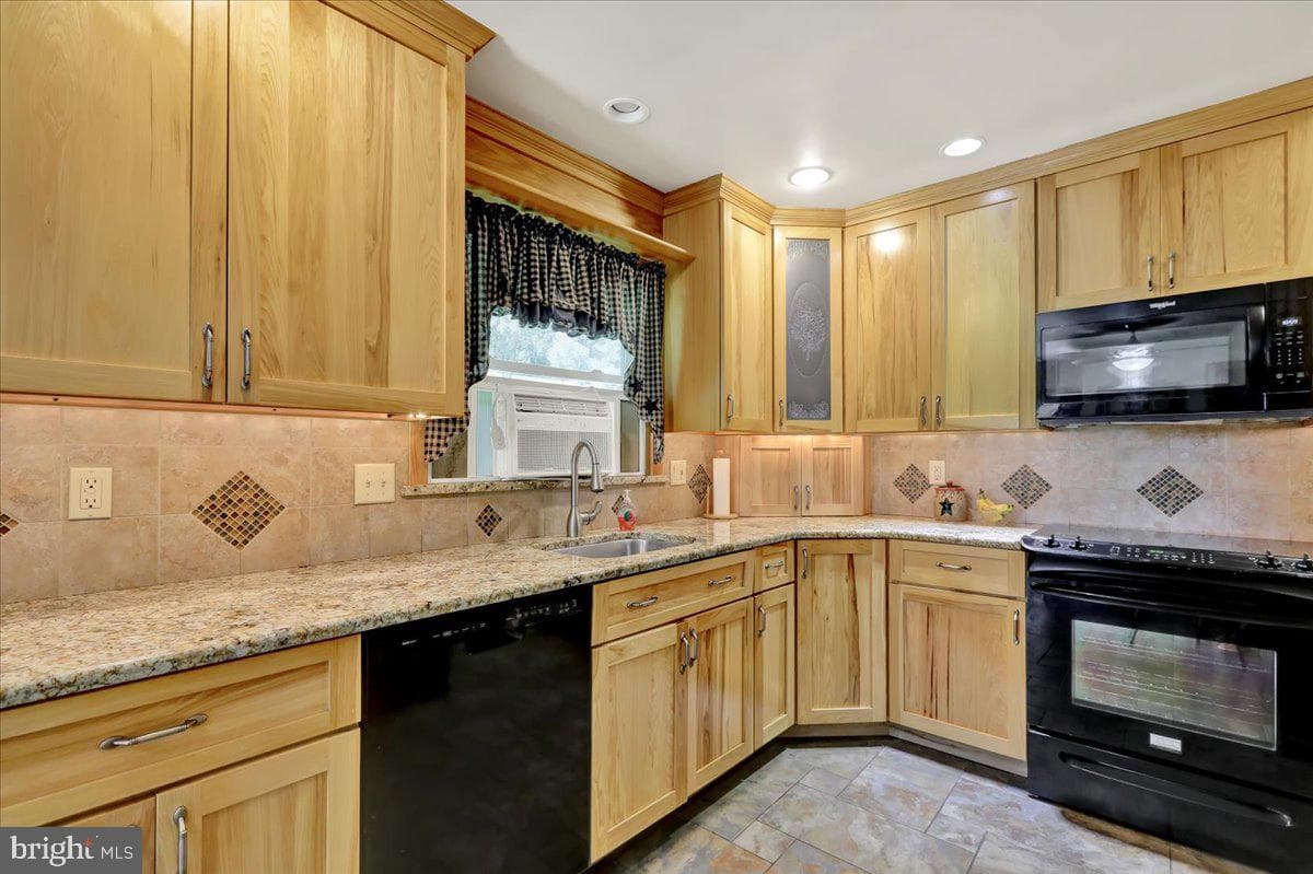 570 Walnut Road photo 11