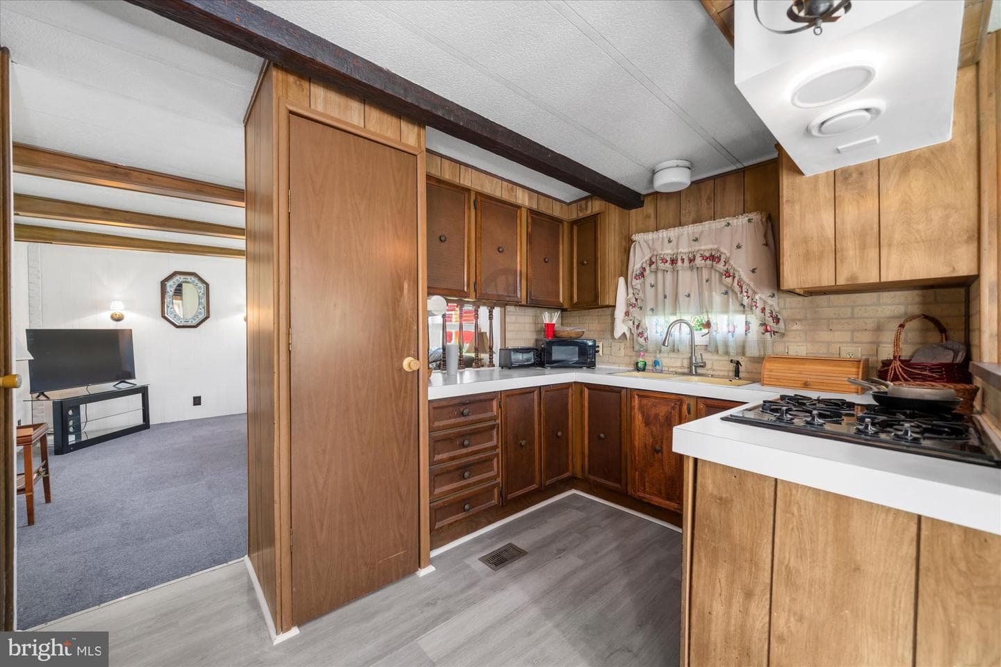 62 Ashford Lane photo 7