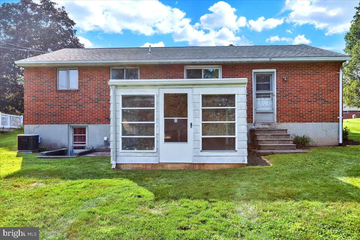 121 Virginia Avenue photo 14