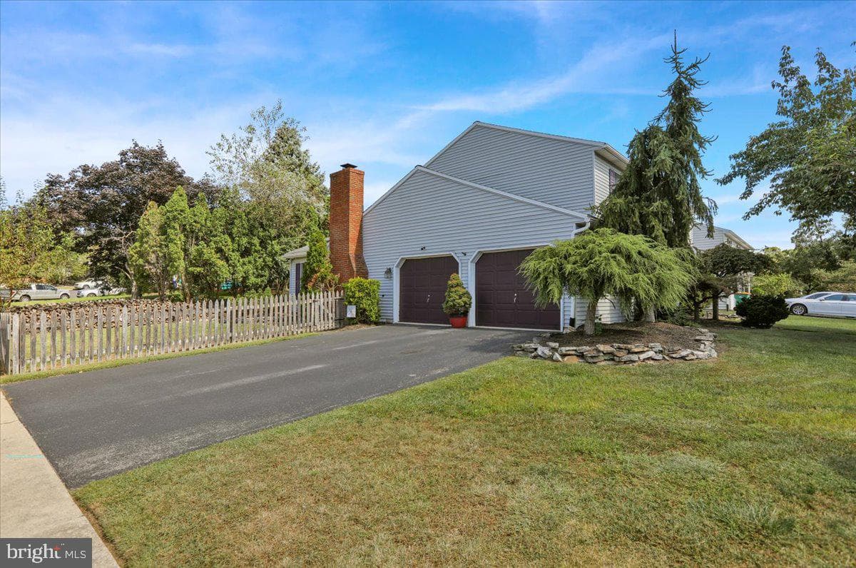 2027 Gring Drive photo 5