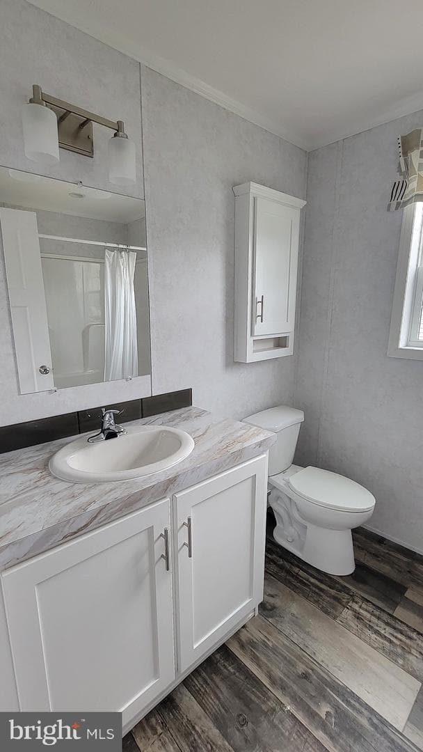 14 Charles Avenue photo 10