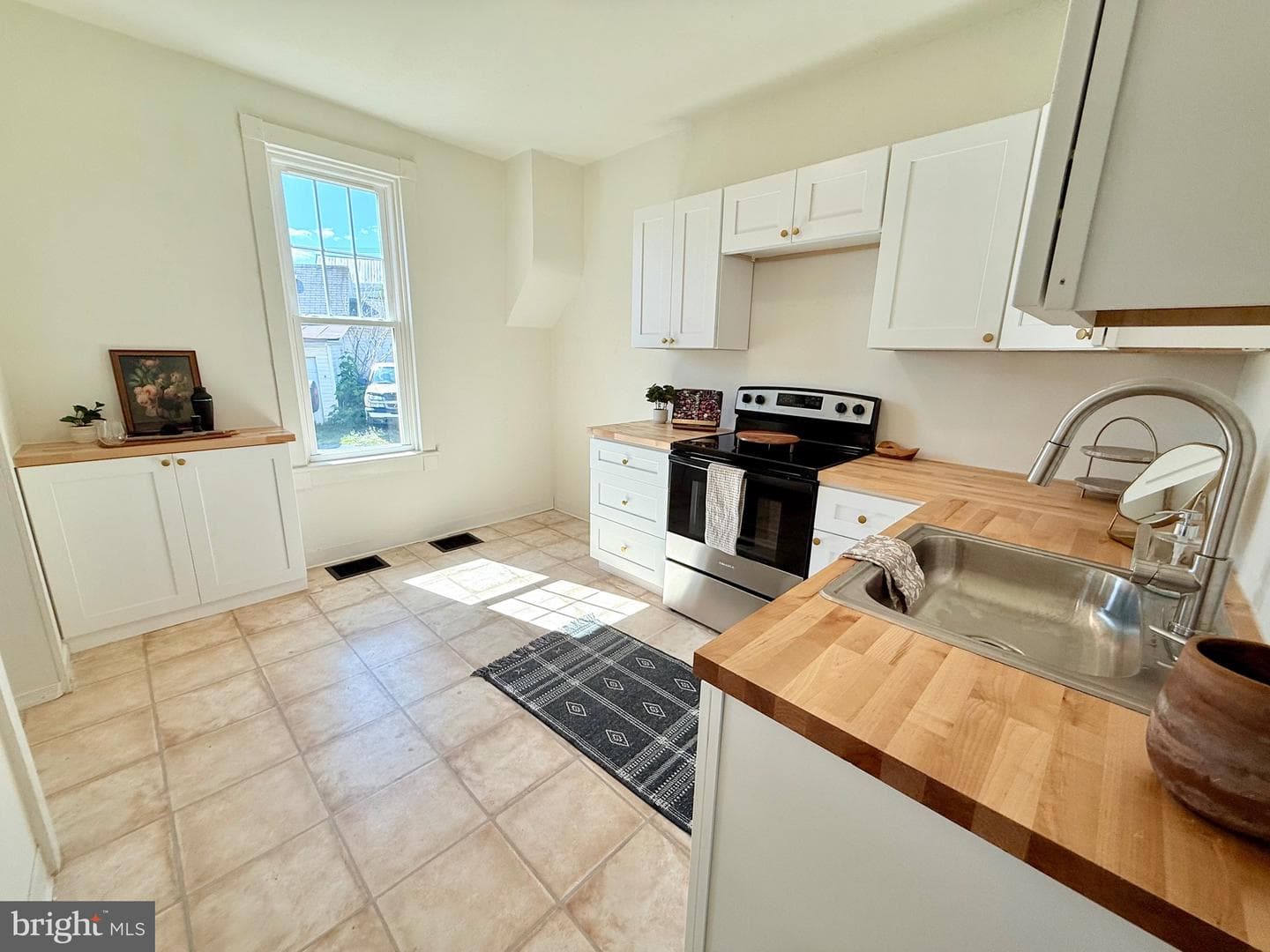 123 N Walnut Street photo 8