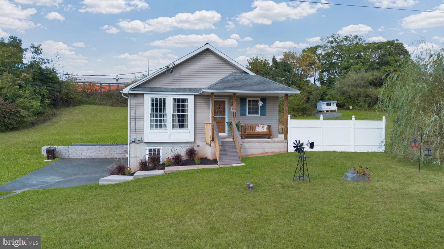 825 Philadelphia Terrace photo 2