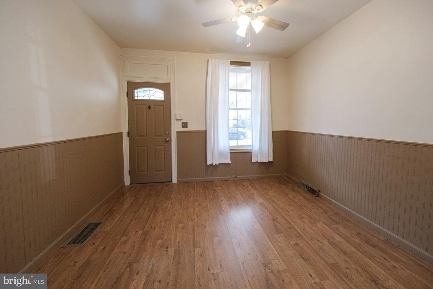325 Spruce Street photo 9