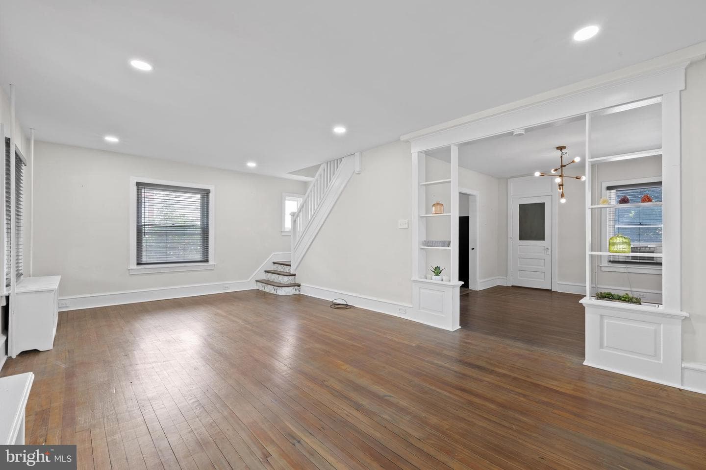 1046 Carsonia Avenue photo 11