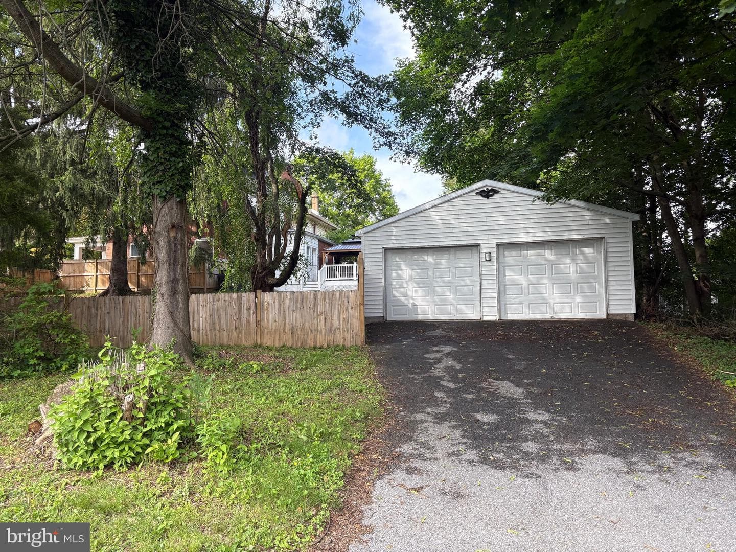 1046 Carsonia Avenue photo 3