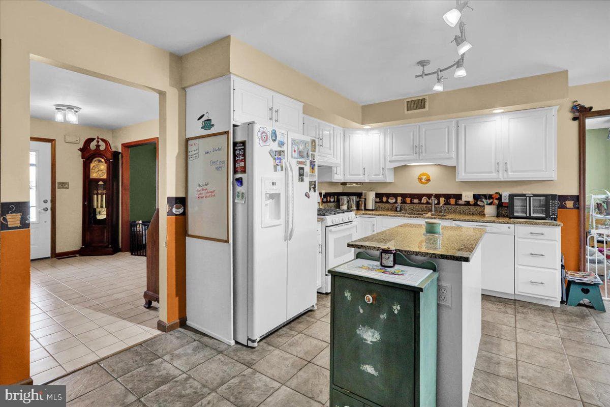 1054 Boeshore Circle photo 15