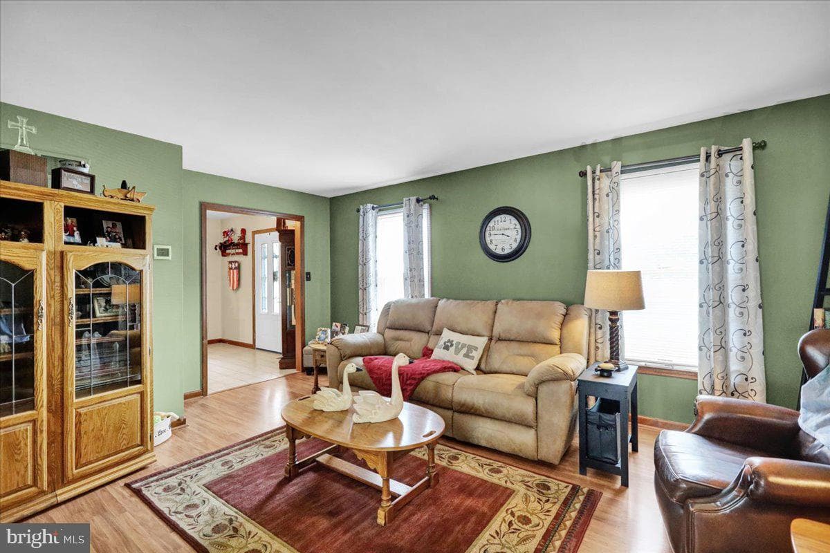 1054 Boeshore Circle photo 4