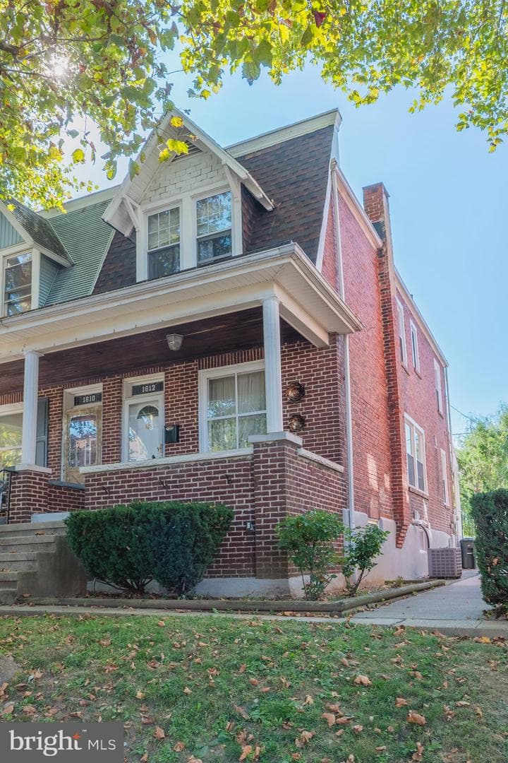 1612 Locust Street photo 2