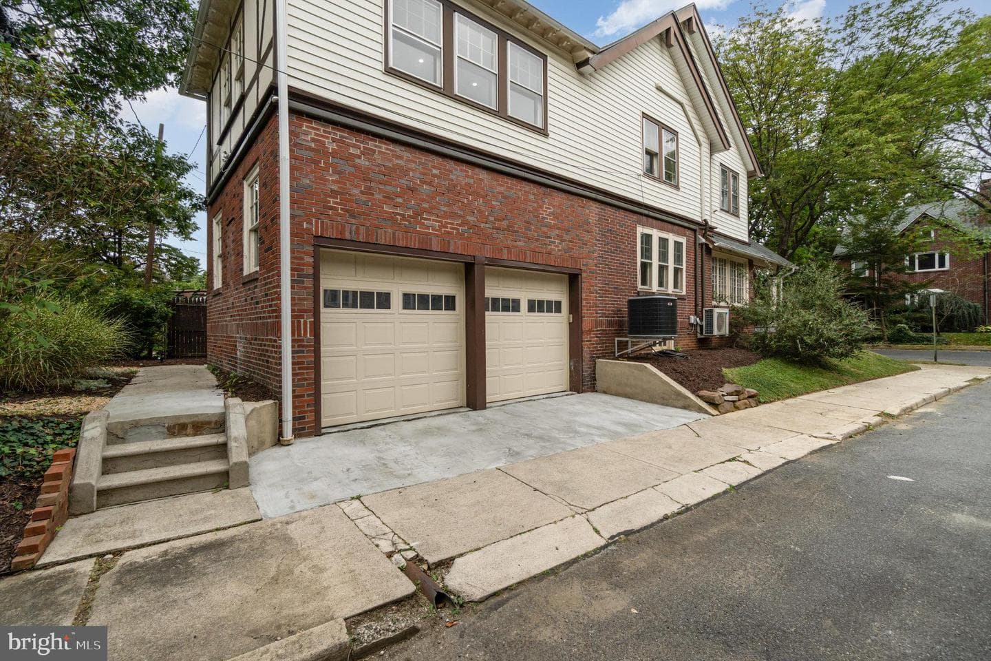 932 Franklin Street photo 2